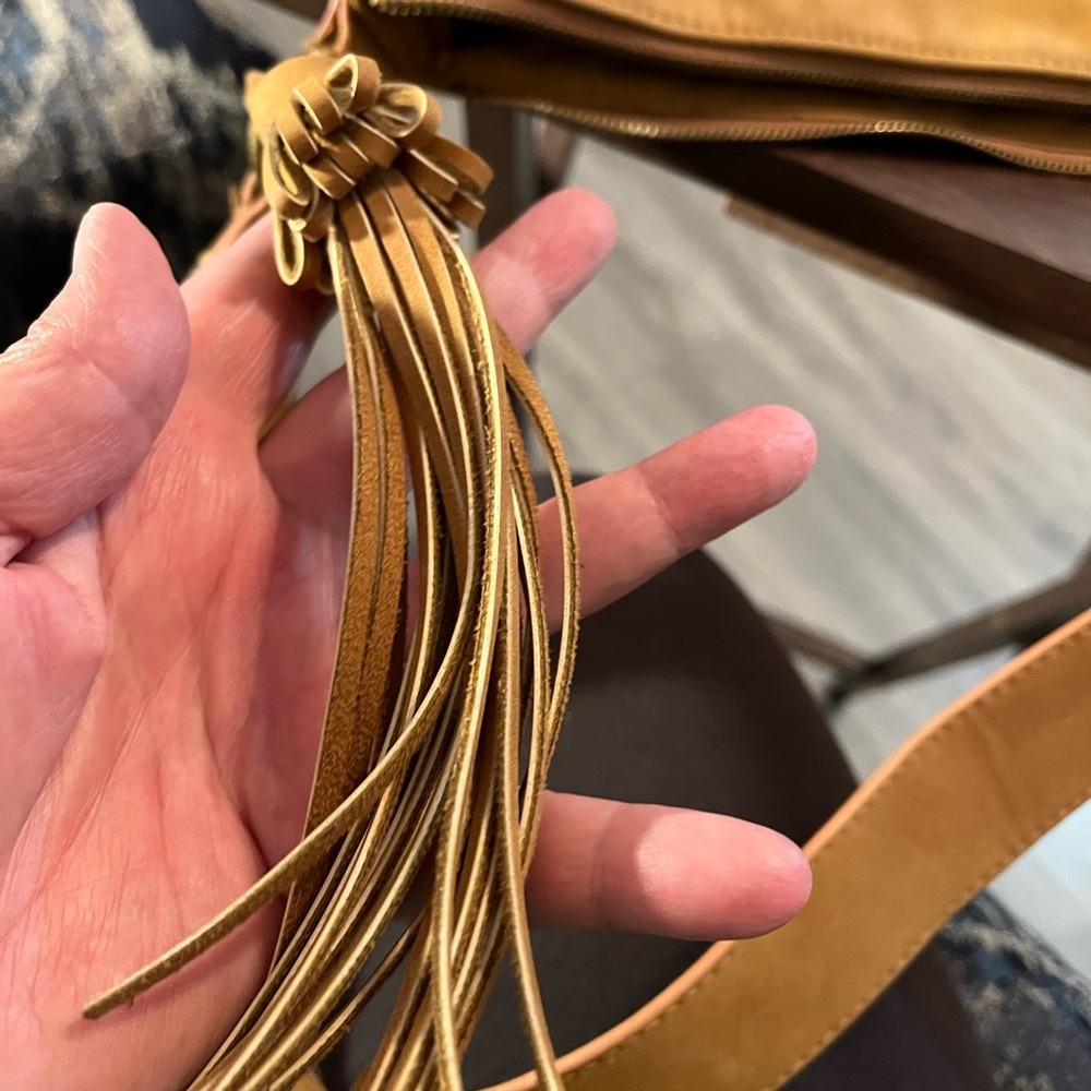Universal Thread Purse - Picture 7 of 12